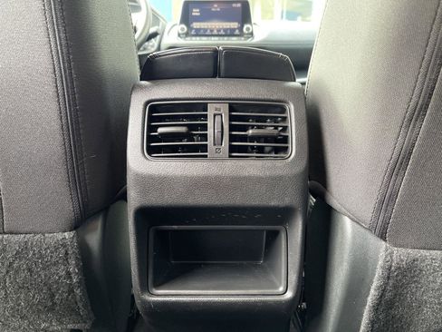 Used 2023 Nissan Rogue S AWD/4WD image 32