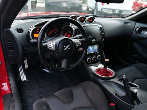 Used 2017 Nissan 370Z Coupe RWD image 14