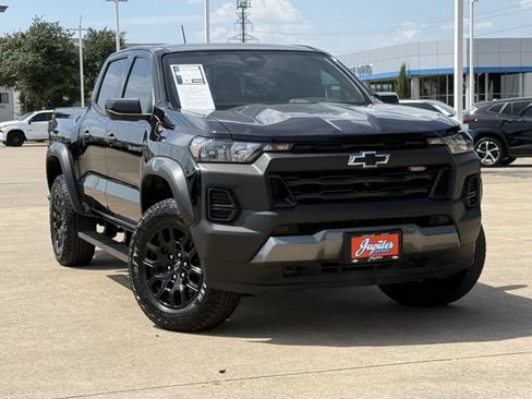 Certified 2024 Chevrolet Colorado Trail Boss w/ Technology Package AWD/4WD image 3