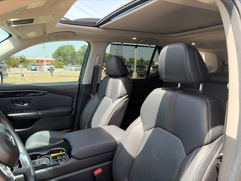 Used 2025 Honda Pilot Touring image 11