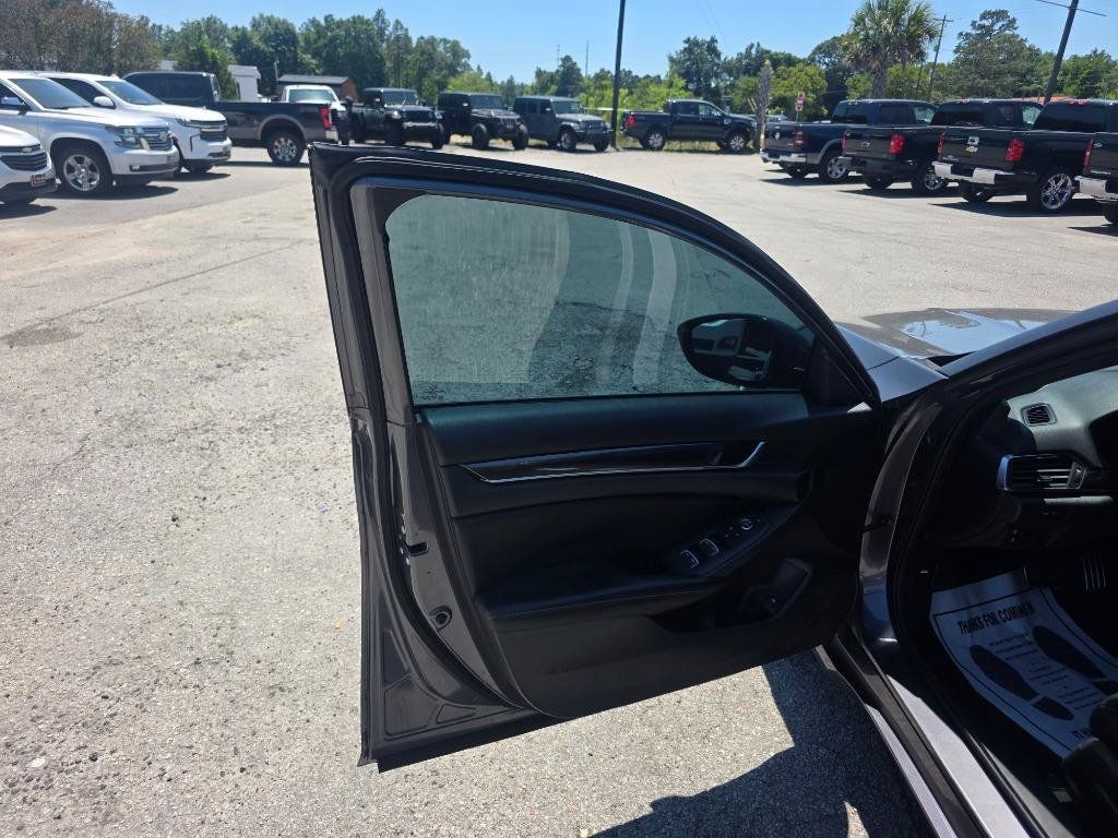 Used 2018 Honda Accord Sport image 6