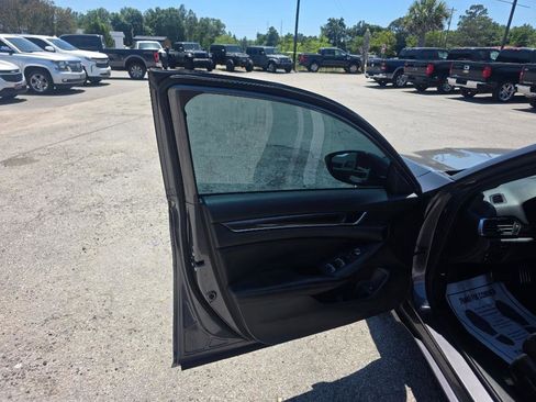 Used 2018 Honda Accord Sport image 6