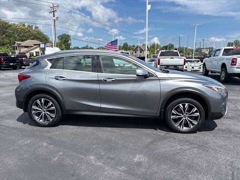 Used 2017 INFINITI QX30 Premium w/ Navigation Package AWD/4WD image 2