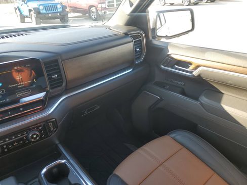 Used 2025 Chevrolet Silverado 1500 High Country w/ High Country Premium Package AWD/4WD image 11