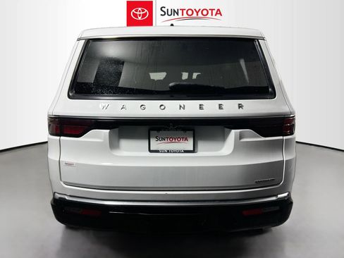 Used 2024 Jeep Wagoneer Series II w/ Flexible Seating Group RWD image 5