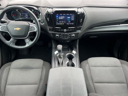 Used 2023 Chevrolet Traverse LT image 16