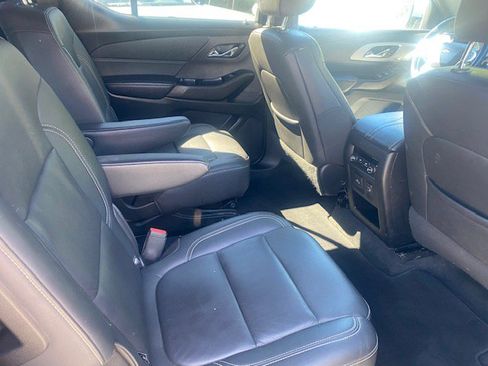 Used 2023 Chevrolet Traverse LT w/ LT Premium Package AWD/4WD image 12