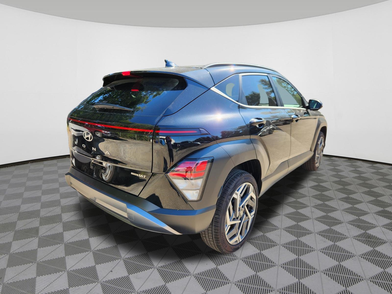 Certified 2026 Hyundai Kona SEL Premium AWD/4WD image 4
