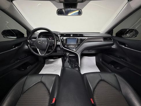 Used 2019 Toyota Camry SE FWD image 13