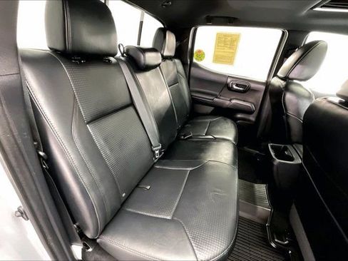 Used 2019 Toyota Tacoma TRD Sport image 19