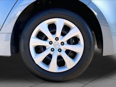 Used 2025 Toyota Corolla LE FWD image 11