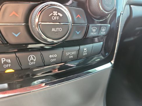 Used 2021 Jeep Grand Cherokee Laredo X AWD/4WD image 21