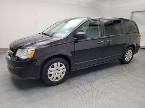 Used 2020 Dodge Grand Caravan SE image 2