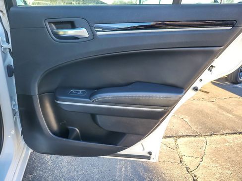 Used 2019 Chrysler 300 S image 20