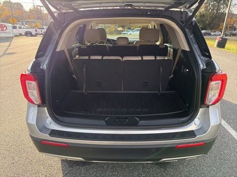 Used 2022 Ford Explorer XLT w/ Equipment Group 202A image 8