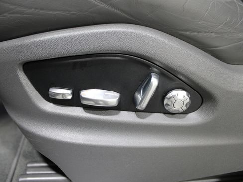 Used 2019 Porsche Cayenne image 4