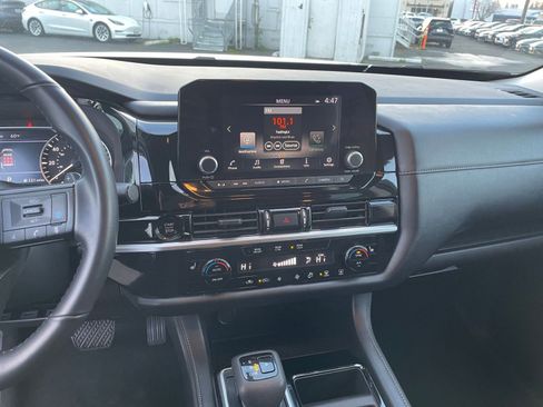 Used 2025 Nissan Pathfinder SV image 18