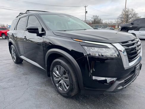 Used 2024 Nissan Pathfinder SV w/ SV Premium Package image 16