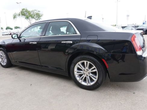 Used 2016 Chrysler 300 C RWD image 4