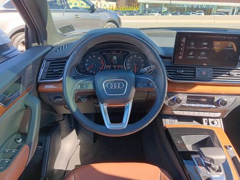 Used 2023 Audi Q5 Premium w/ Convenience Package image 23