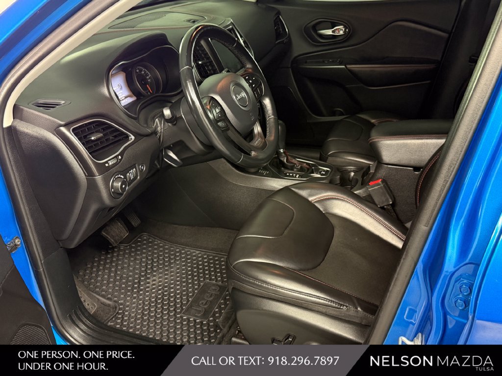 Used 2019 Jeep Cherokee Trailhawk w/ Comfort/Convenience Group AWD/4WD image 20