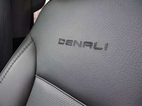Used 2024 GMC Sierra 2500 Denali w/ Technology Package AWD/4WD image 18