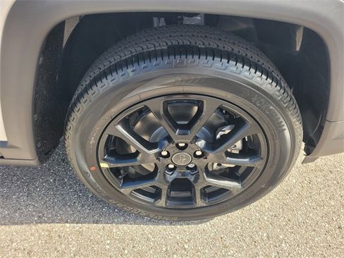 New 2026 Jeep Compass Latitude image 17