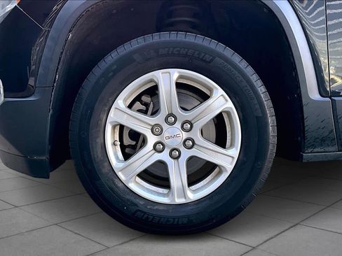 Used 2019 GMC Acadia SLE image 11