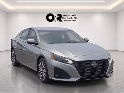 Used 2023 Nissan Altima 2.5 SV FWD image 1