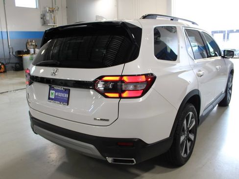 Used 2025 Honda Pilot Touring image 29