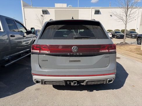 Used 2025 Volkswagen Atlas Peak Edition SE image 5