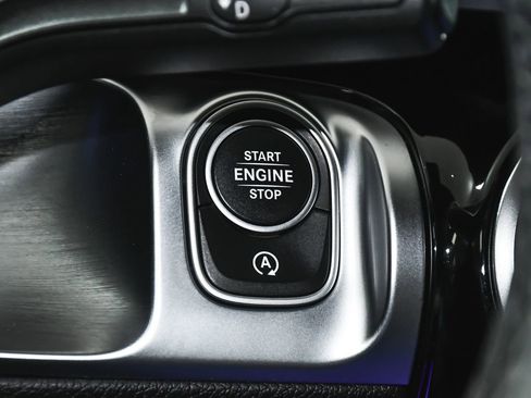 Used 2023 Mercedes-Benz GLB 250 4MATIC w/ Premium Package image 34