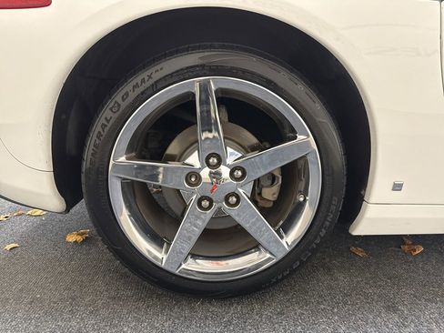 Used 2006 Chevrolet Corvette Coupe w/ Preferred Equipment Group image 8