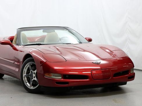 Used 2002 Chevrolet Corvette Convertible w/ Preferred Equipment Group2 RWD image 3