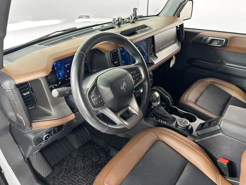Used 2024 Ford Bronco Outer Banks image 9