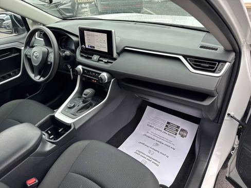 Certified 2025 Toyota RAV4 LE image 28