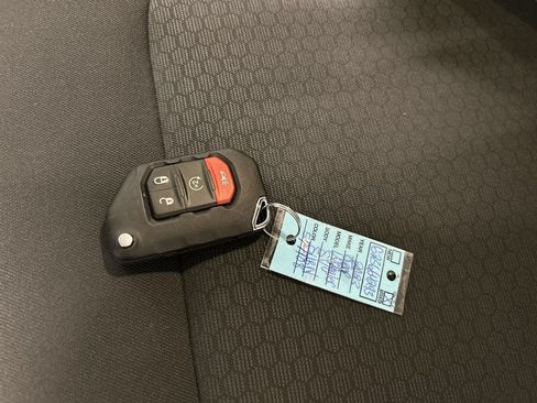 Used 2023 Jeep Wrangler Unlimited Rubicon w/ Cold Weather Group AWD/4WD image 12