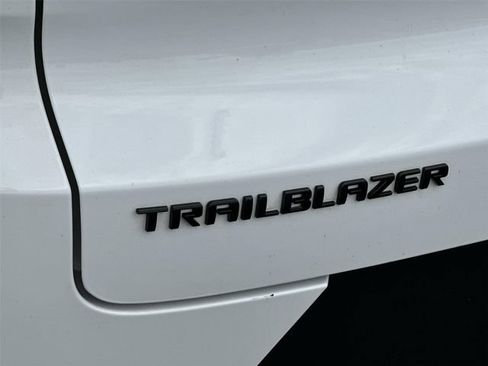 Certified 2023 Chevrolet TrailBlazer LT w/ LPO, Blackout Package FWD image 30