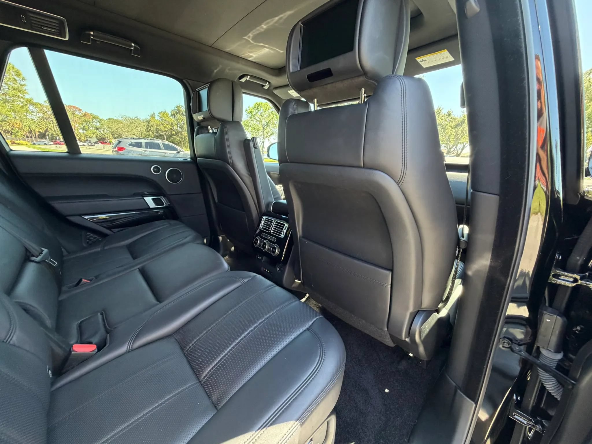 Used 2014 Land Rover Range Rover Supercharged AWD/4WD image 24