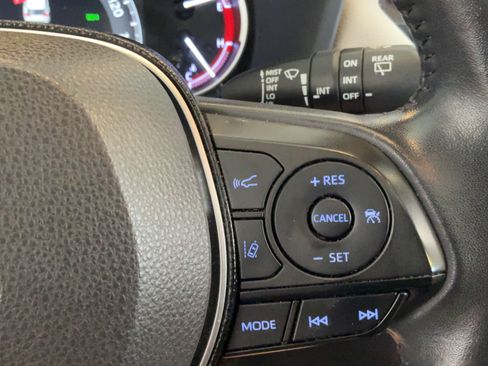 Used 2020 Toyota RAV4 Limited FWD image 19