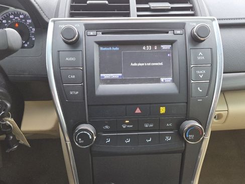 Used 2016 Toyota Camry LE image 5