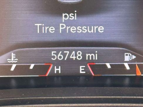 Used 2023 Jeep Cherokee Altitude Lux image 32