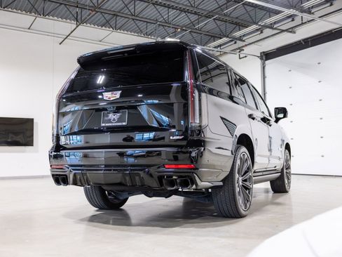Used 2025 Cadillac Escalade V image 4