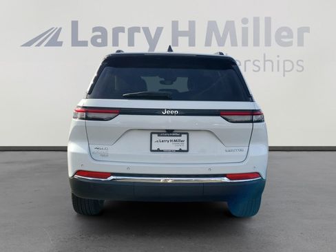 Used 2022 Jeep Grand Cherokee Limited image 4