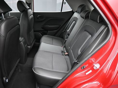 Certified 2023 Hyundai Venue Limited FWD image 20