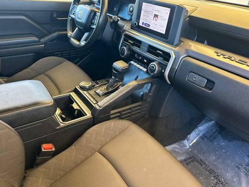 Used 2024 Toyota Tacoma SR5 AWD/4WD image 18