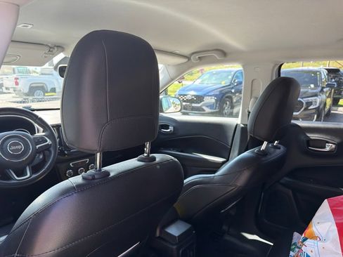 Used 2018 Jeep Compass Latitude FWD image 8