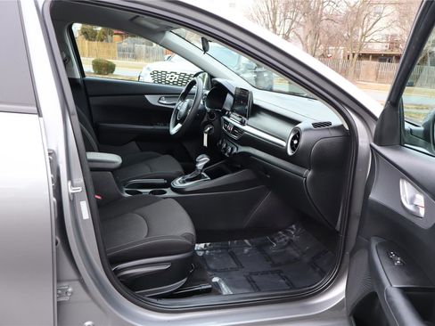 Used 2022 Kia Forte LXS w/ LXS Technology Package image 27