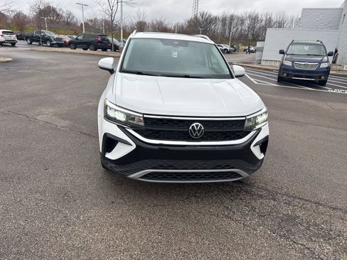 Used 2023 Volkswagen Taos SE image 5