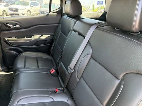 Used 2023 GMC Acadia SLT FWD image 21